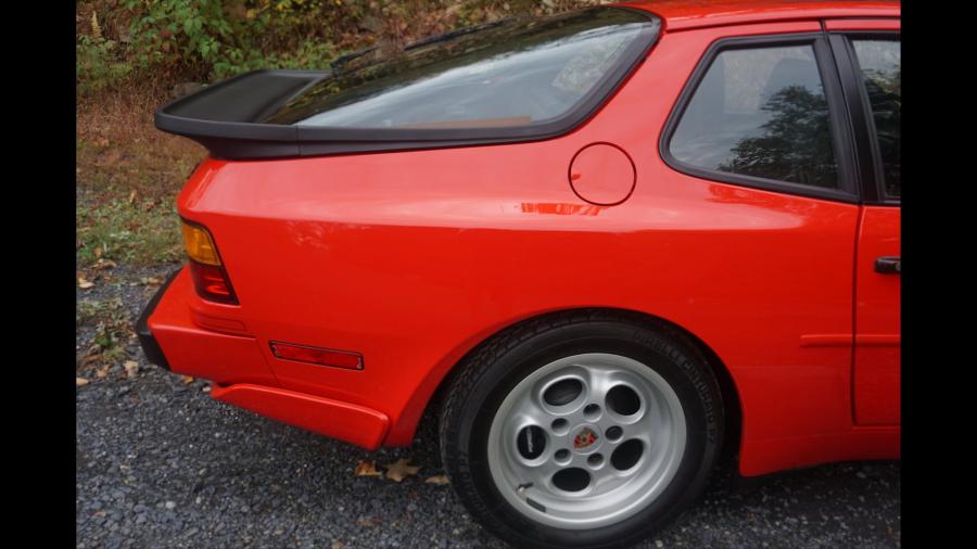 Детали экстерьера Porsche 944 Turbo 1986 года  (фото 29 из 149)
